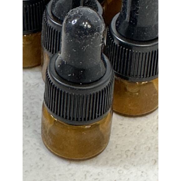 76 Mix Bundle Of Cosmetic Sample Containers Makeup, Paint, Oils, Skin & Haircare - Picture 2 of 8